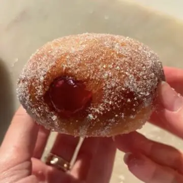 vegan raspberry doughnuts
