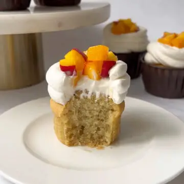 peaches and cream cupcakes