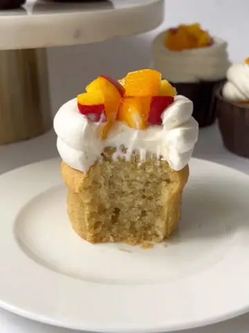 peaches and cream cupcakes