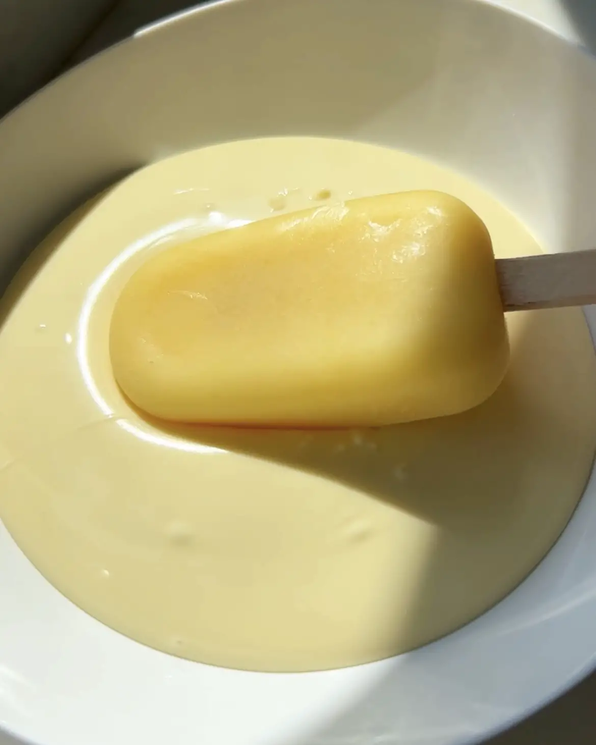 dip the Mango White Chocolate Yoghurt pops